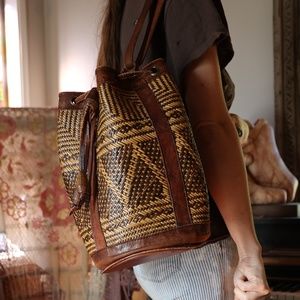 🦋Vintage 1970s Woven Leather Back Pack Purse